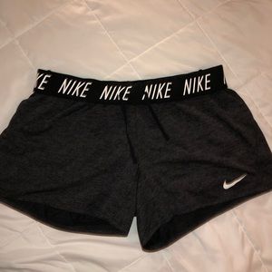 NIKE SHORTS